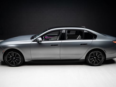 Used 2023 BMW i7 xDrive60 AWD/4WD image 17
