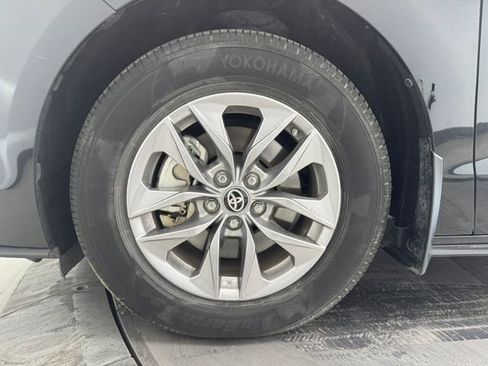 Used 2024 Toyota Sienna XLE w/ XLE Plus Package FWD image 10