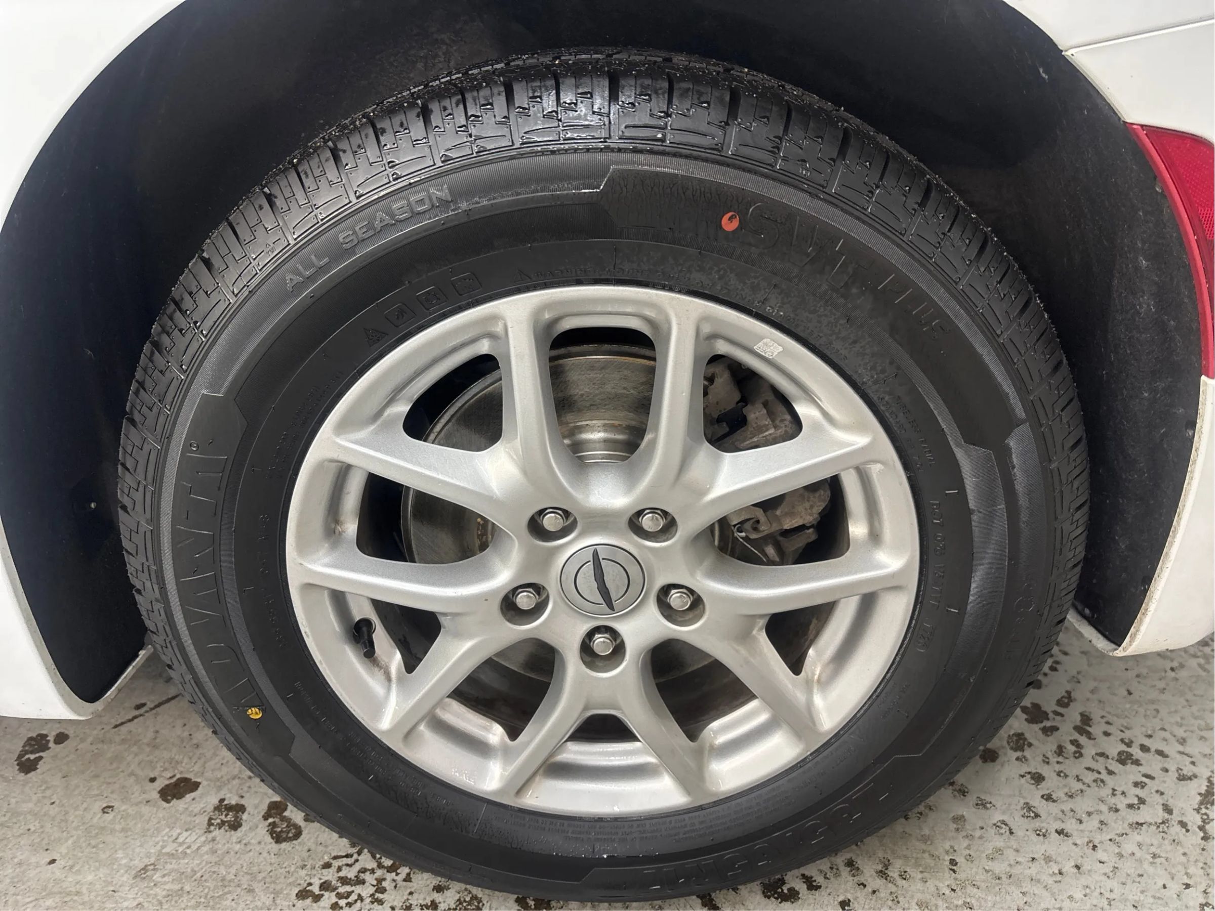 Used 2023 Chrysler Voyager LX FWD image 28