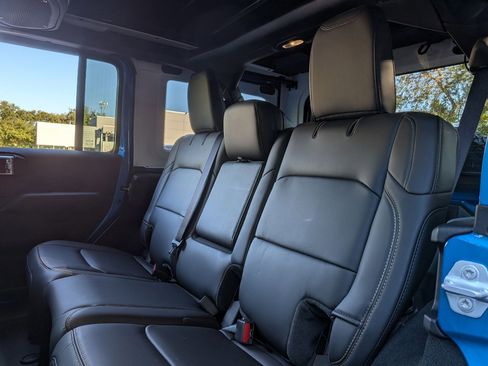 Used 2025 Jeep Wrangler Unlimited Rubicon 392 image 17