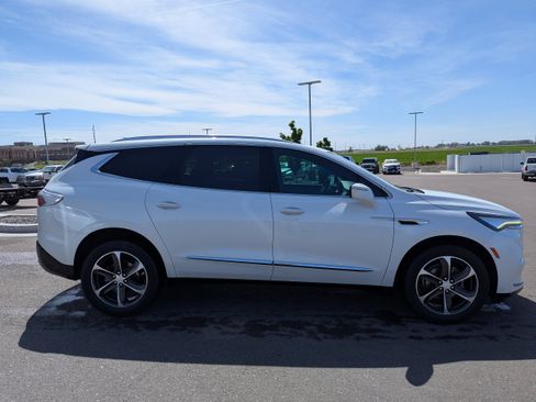 Certified 2022 Buick Enclave Essence w/ Experience Buick Package AWD/4WD image 4