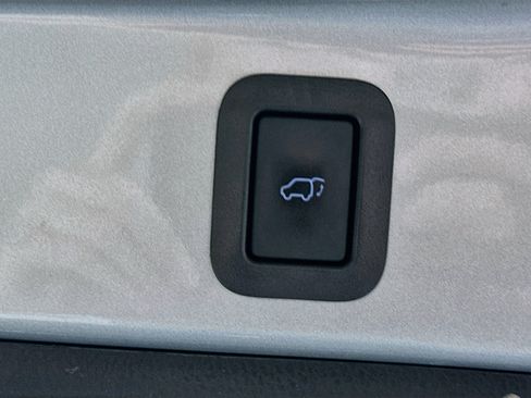 Used 2019 Toyota Highlander XLE AWD/4WD image 31