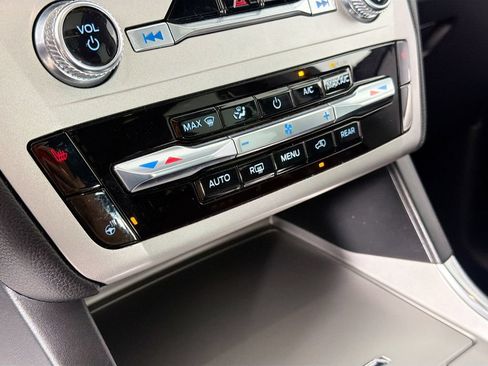 Used 2023 Ford Explorer XLT w/ XLT Sport Appearance Package AWD/4WD image 15