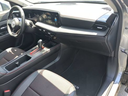 Certified 2025 Nissan Kicks SR FWD image 34