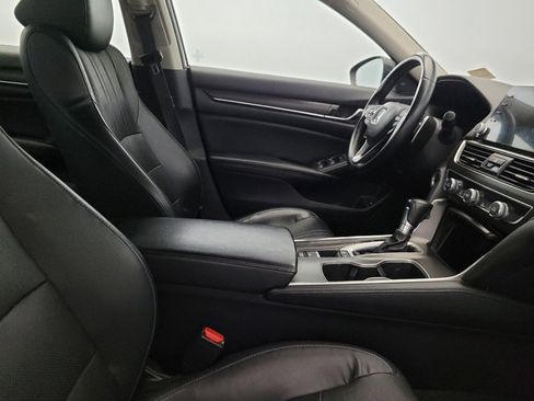 Used 2018 Honda Accord Touring image 21