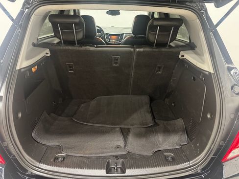Used 2022 Chevrolet Trax LT w/ LT Convenience Package image 25