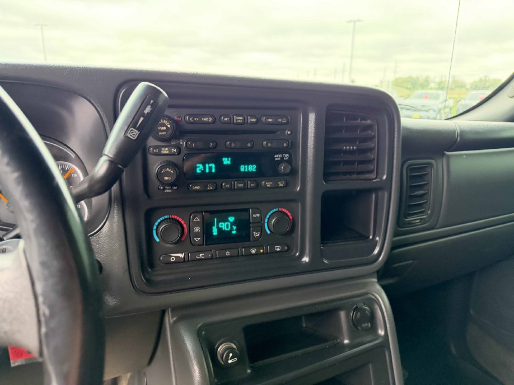 Used 2005 GMC Sierra 2500 SLT w/ Heavy-Duty Power Package AWD/4WD image 18