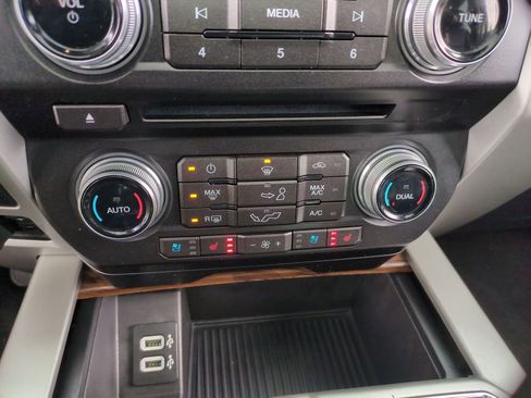 Used 2018 Ford F150 Lariat w/ Equipment Group 502A Luxury image 32