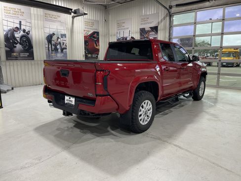 Used 2025 Toyota Tacoma SR5 AWD/4WD image 7