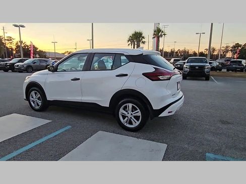 Used 2022 Nissan Kicks S image 28