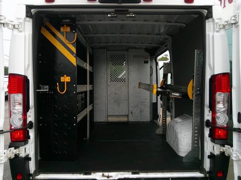 Used 2023 RAM ProMaster 2500 w/ Driver Convenience Group FWD image 8