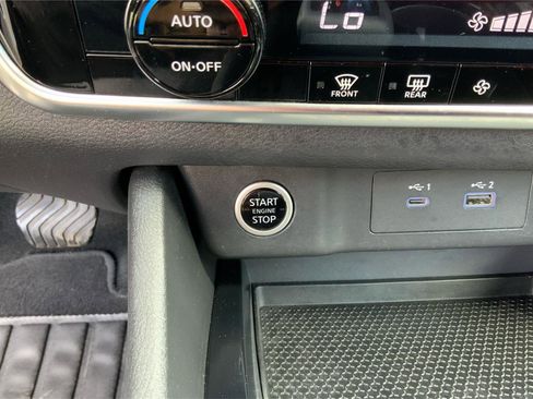 Used 2021 Nissan Rogue SV image 33