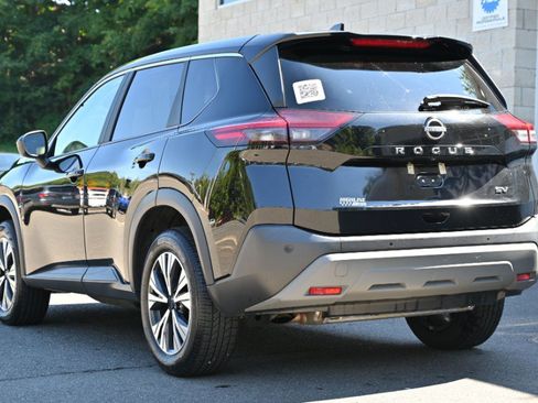 Used 2023 Nissan Rogue SV FWD image 3