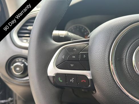 Used 2018 Jeep Renegade Latitude FWD image 22