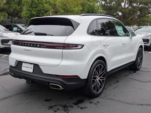 Certified 2025 Porsche Cayenne image 9