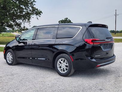 Used 2026 Chrysler Pacifica Select