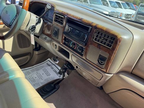 Used 2002 Ford F350 Lariat image 22