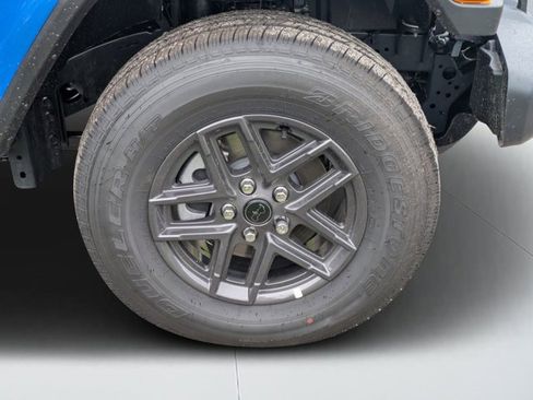 New 2025 Jeep Gladiator Sport image 8