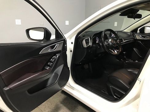 Used 2018 MAZDA MAZDA3 Touring FWD image 9