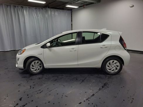 Used 2016 Toyota Prius C Two image 5