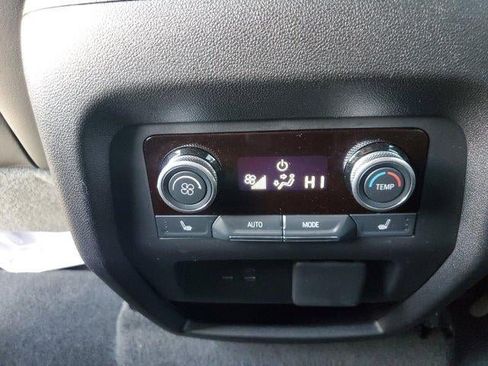 Used 2025 Buick Enclave Avenir FWD image 11
