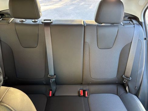 Used 2025 Buick Encore GX Preferred image 32