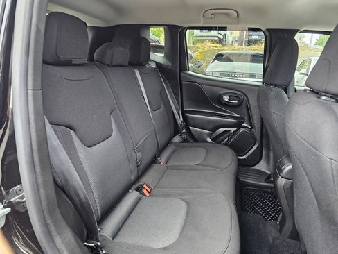 Used 2022 Jeep Renegade Sport w/ Sport Appearance Group AWD/4WD image 13