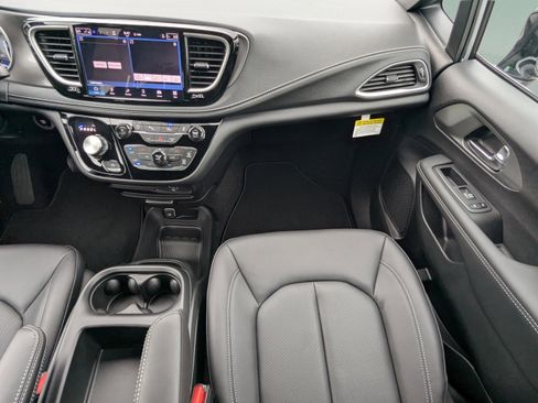 New 2026 Chrysler Pacifica Select image 20