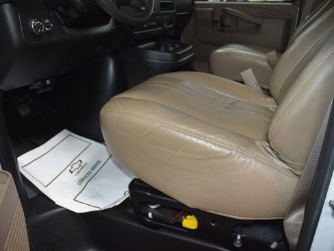 Used 2023 Chevrolet Express 3500 w/ Power Convenience Package RWD image 28