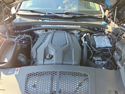 New 2026 Porsche Macan image 32