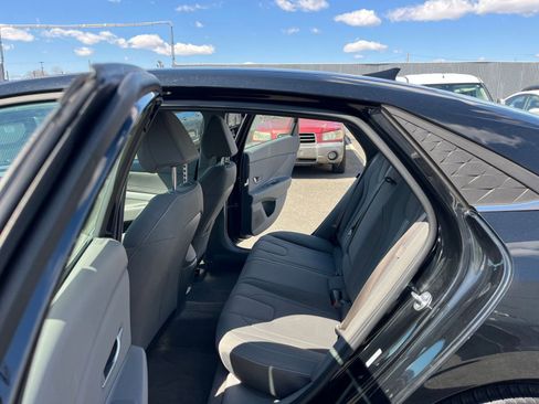 Used 2025 Hyundai Elantra SEL image 25