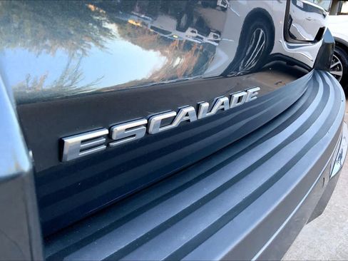 Used 2020 Cadillac Escalade Premium Luxury RWD image 29