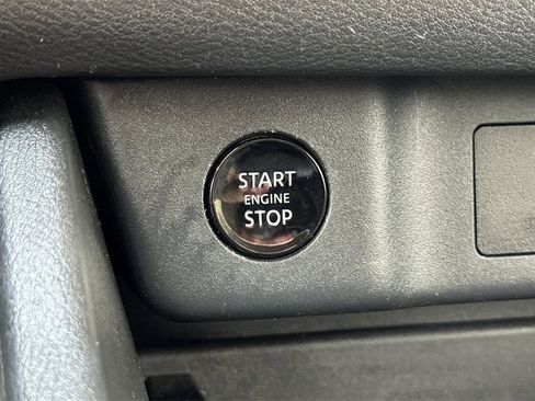 Used 2025 Nissan Rogue SV image 24