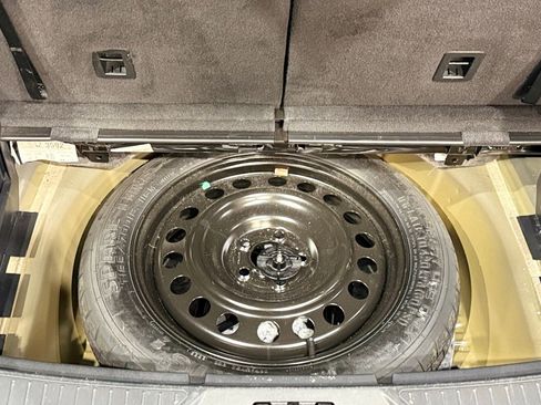 Used 2023 Ford Explorer XLT w/ Equipment Group 202A image 38