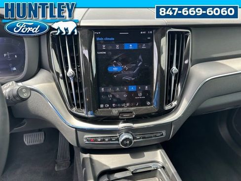 Used 2025 Volvo XC60 B5 Core AWD/4WD image 22