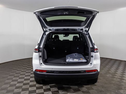 New 2025 Jeep Grand Cherokee Altitude image 33