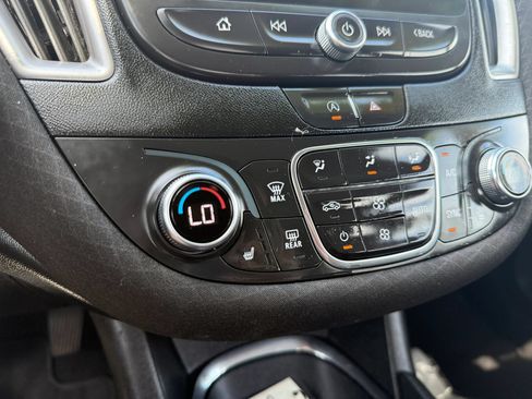 Used 2022 Chevrolet Malibu LT FWD image 26