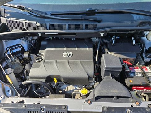 Used 2012 Toyota Sienna XLE FWD image 23