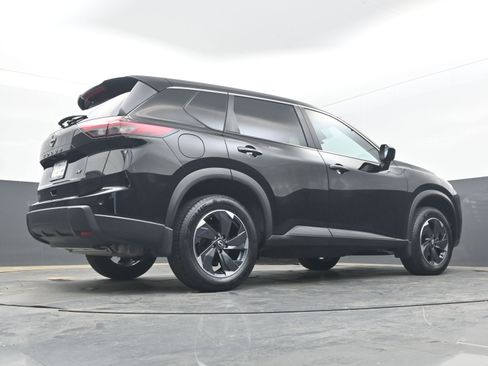Certified 2024 Nissan Rogue SV image 28