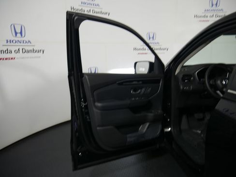 New 2025 Honda Pilot EX-L image 13