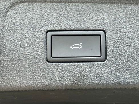 Used 2025 Volkswagen Atlas SEL Premium R-Line AWD/4WD image 23
