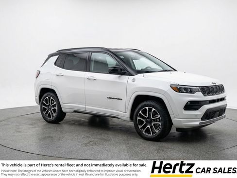 Used 2025 Jeep Compass Trailhawk AWD/4WD image 1