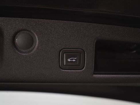 Used 2019 Chevrolet Equinox Premier AWD/4WD image 17