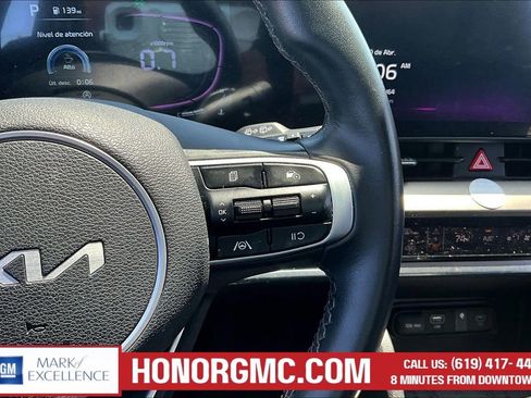 Used 2025 Kia Sportage EX w/ Premium Package FWD image 12