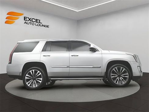 Used 2018 Cadillac Escalade Luxury image 41