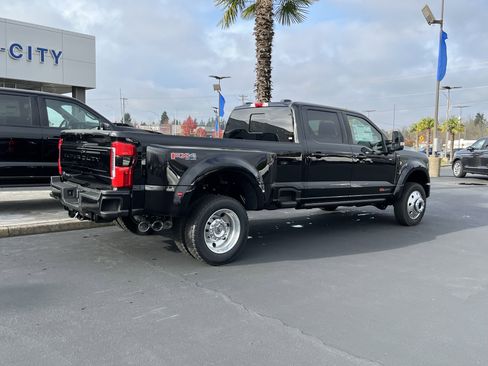New 2026 Ford F450 Platinum w/ FX4 Off-Road Package image 3