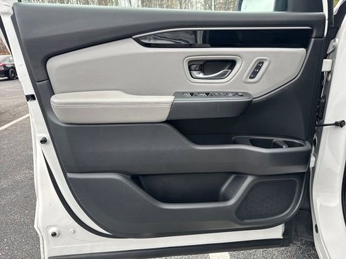 Certified 2024 Honda Pilot Touring image 13