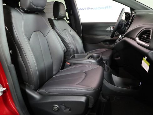 New 2026 Chrysler Pacifica Select image 20