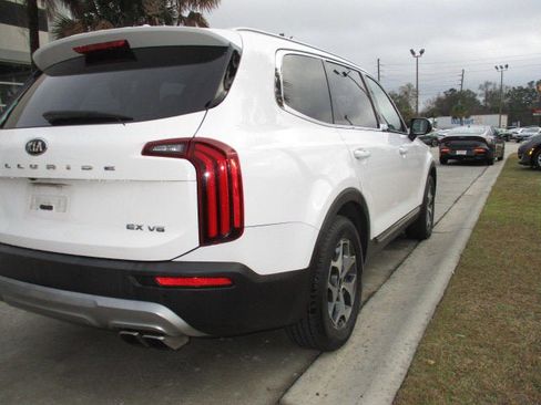 Used 2021 Kia Telluride EX image 3