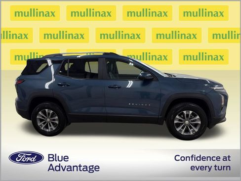 Used 2025 Chevrolet Equinox LT w/ Convenience Package II FWD image 2